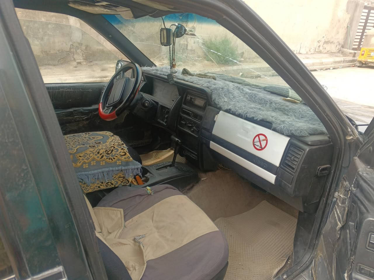 جيب شيروكي للبيع موديل 94 سنويته لتسعه وعشرين مكينه بلاد سعر 45 ***********
