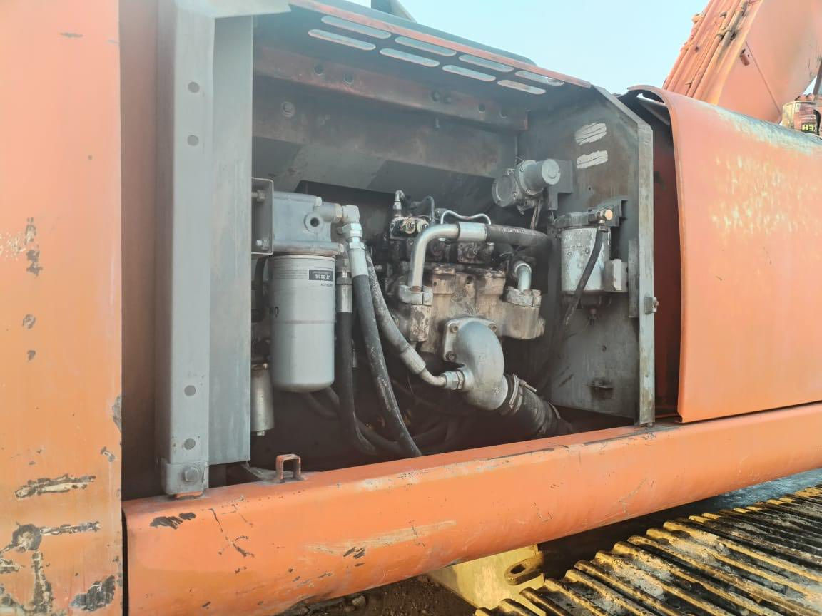 السلام عليكم حفاره هيتاشي حجم 280 موديل 2005 محرك مضخة بلادي الحفاره رقم واسط السعر265 ورقه وبيها مجال بسيط 
رقم الهاتف: ‭0781 693 2724‬
