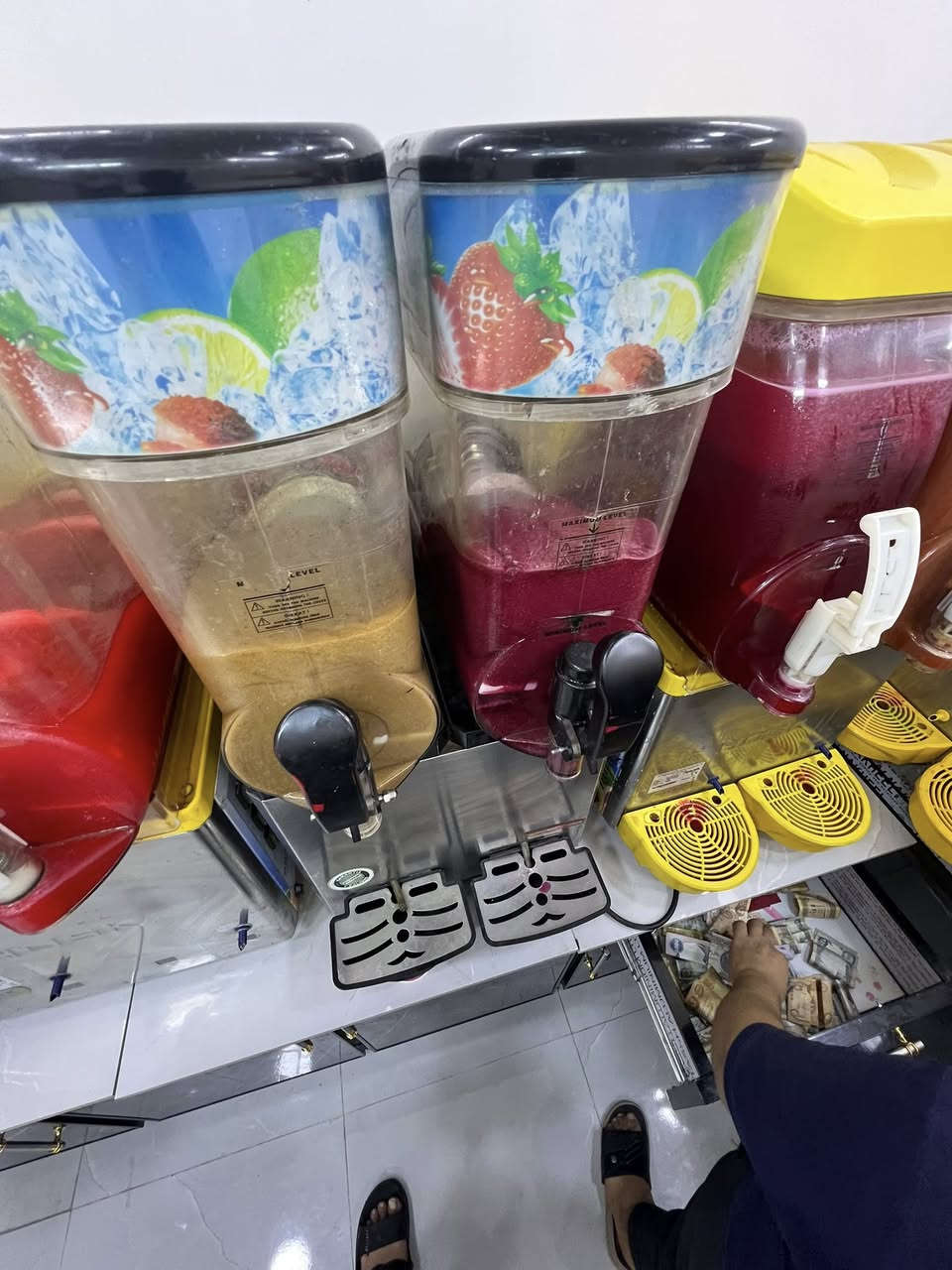 سلام عليكم مكينه سلاش ازبراي اخت جديده نضيفه جدا بلاديه مكاني بغداد***********
