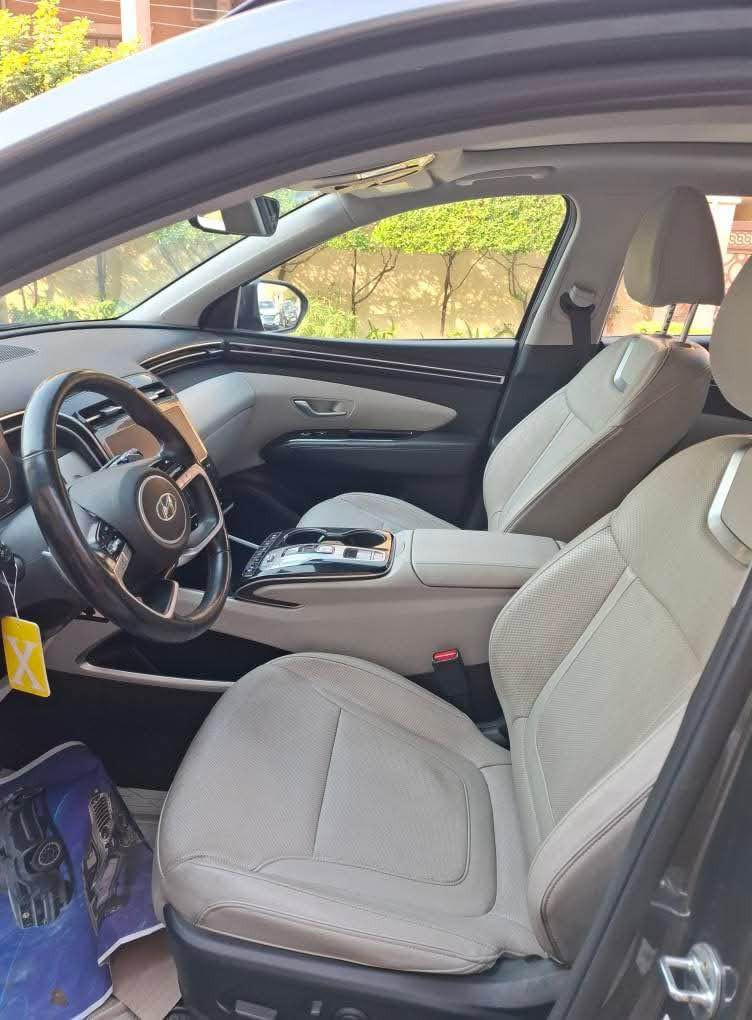 توكسان ٢٠٢٣ vip فول ١/١ 

للبيع 
توكسان 2023 
وارد امريكي 
ماشيه ٣٠ مايل 
——————————————-
فول مواصفات 
بصمه  + دخول ذكي
فتحه سقف بنوراما
شاشه كبير 
كامرات ٣٦٠ درجه
كشنات جلد
كشنات تدفئة 
كشنات كهرباء 
اشاير مري 
كامرات ب مري
رادار امامي خلفي 
رادار جانبي 
تحديد مسار
شحن وايرلس 
حساسات امامي خلفي
بجم زنون كامل نهار 
تبريد قطعتين 
تبريد بيانو منفصل 
سستم صوت كامل هارمان كاردون 
تحكم ستيرن فول 
جنطة كهرباء 
قياده آليه 
اربع انظمه قياده 
 السيارة امريكي 
(( حادثه جاملغ وبنيد))
(( بدون ايرباك ))
———————————————————————
مكانه :-بغداد  
السعر :- ١٩٥
الرقم:- *********** بغداد, العراق
