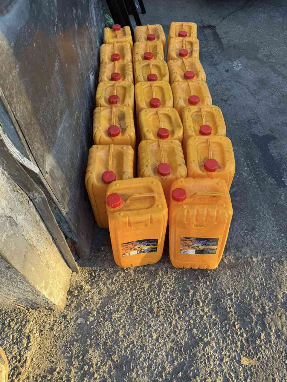 سلام عليكم شباب جليكانات ابو ل30لتر يرهم ماي ونفط مال زيت نباتي مال اكل سعر 4جليكانات5الف جيكانات قويه مو خفيف هاتف بي واتساب ***********
