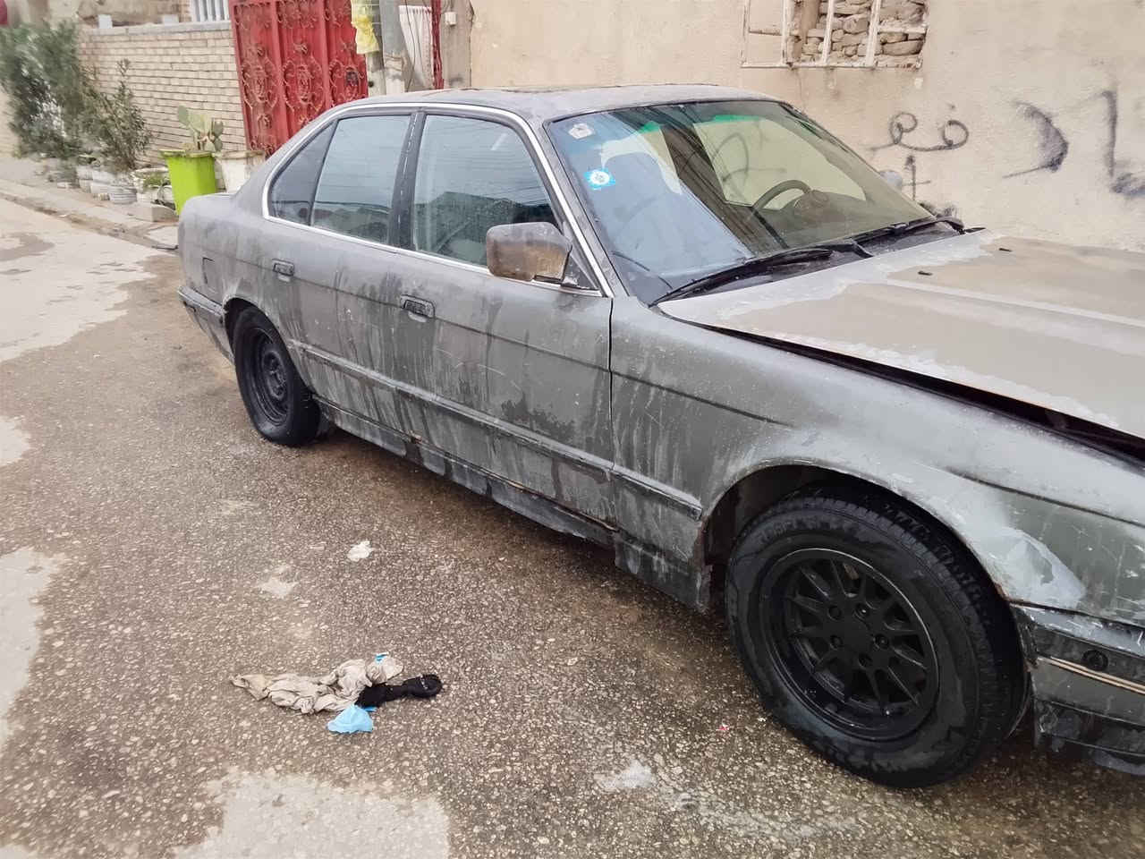 بيئم موديل 90 
حجم 525 مكينه فانوس 
السياره فول عادي (جام وسلايت جوبي )
مكانه نجف سعره 38 وبيه مجال قليل 
***********
