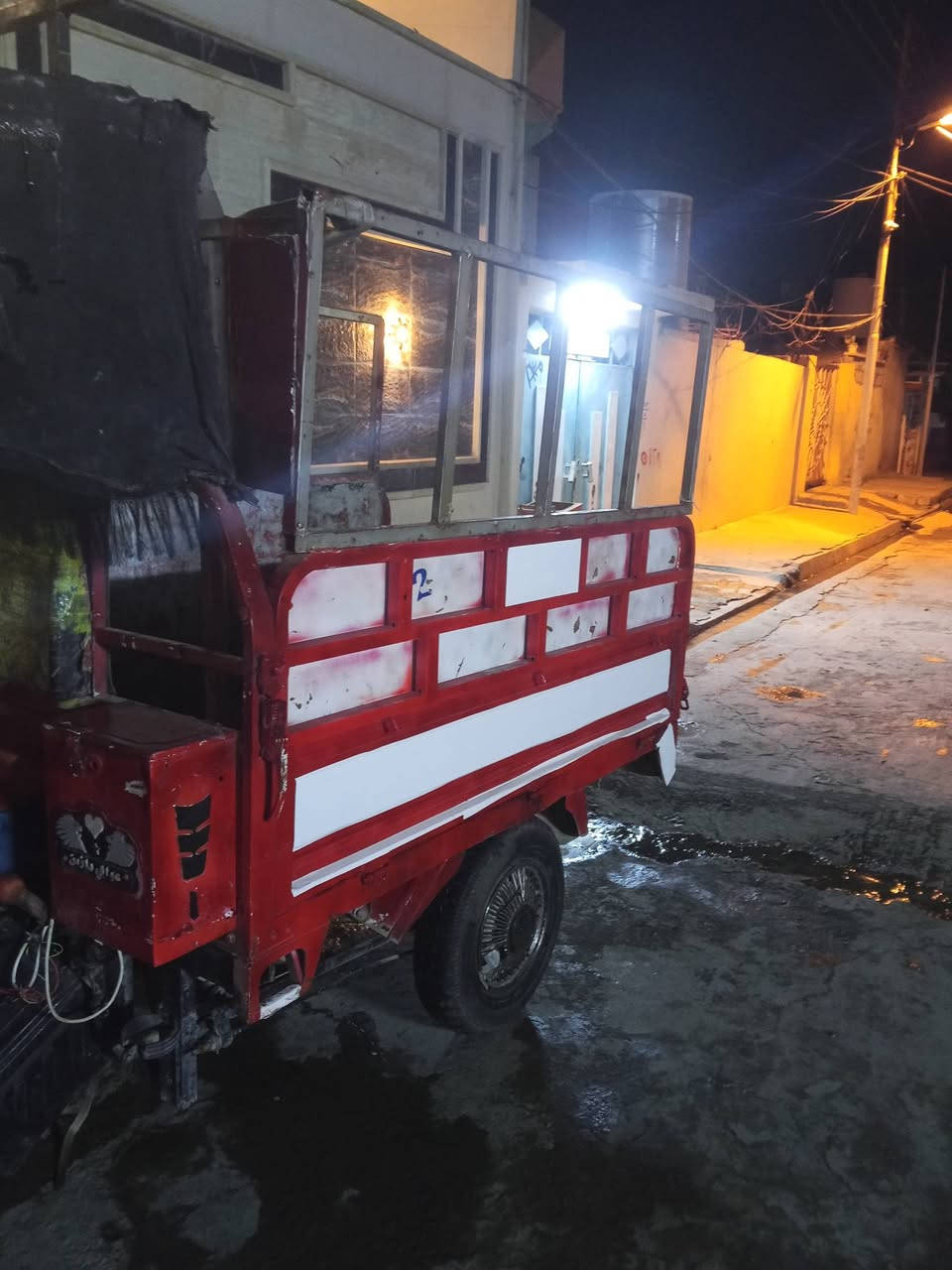 جمره موديل 18 ن
مصبوغه وير منيه شغاله بس باتري السعر 750 وبي مجال ***********
