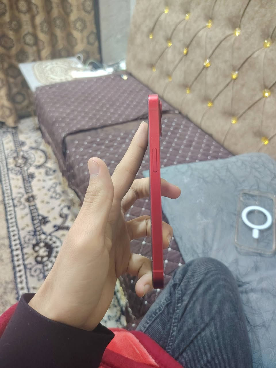 سلام عليكم إيفون 13 عادي بلادي ذاكره 256 بطارية 93 بلاديه ممرفوعة /500 قفل /***********
