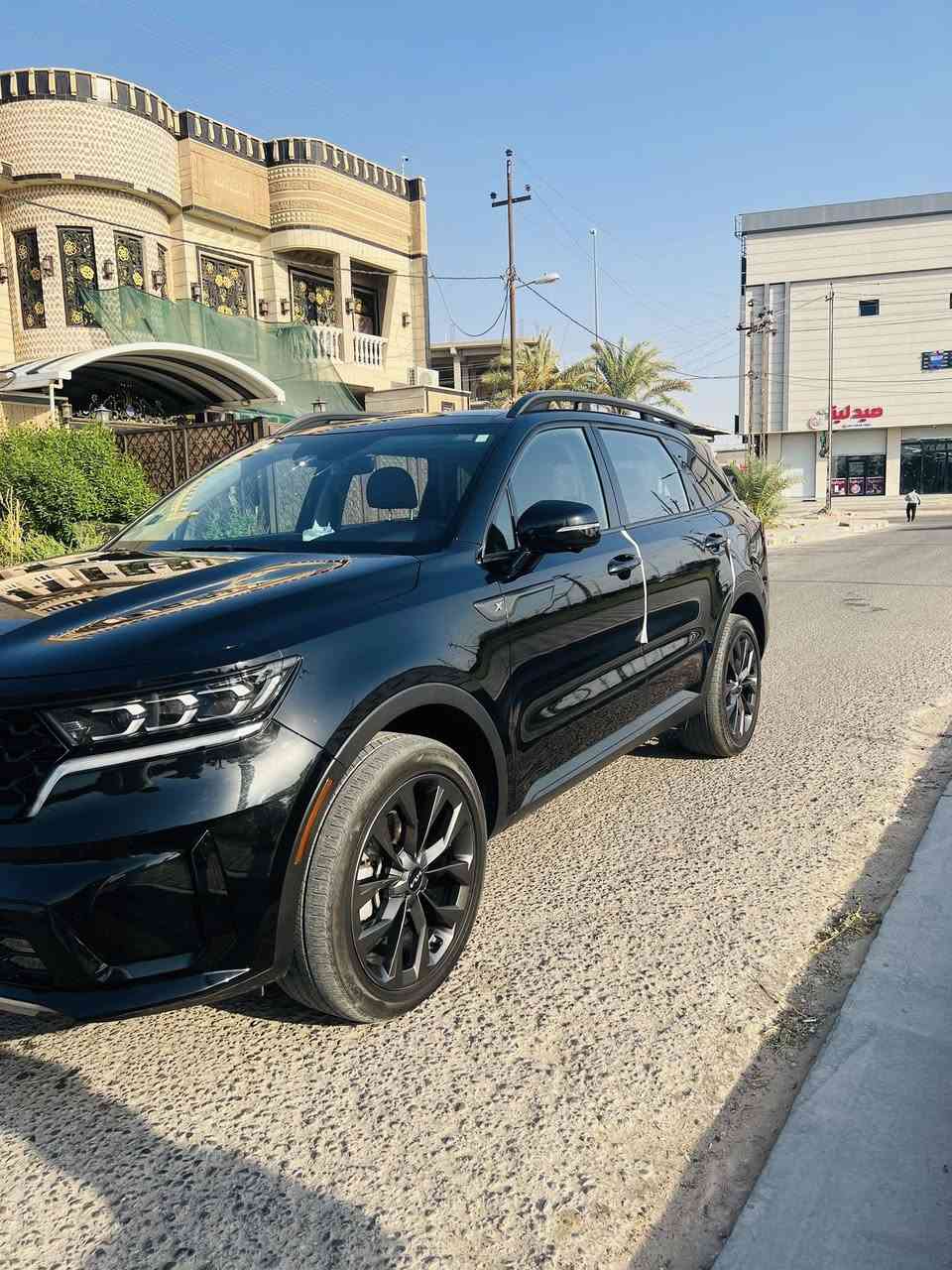 سلام عليكم
كياا سورنتوو موديل 2023 لون اسود
السياره فول مواصفات داخل ملكي لون مشمشي 
السياره فور ويل مكينه 4 سلندر تيربوو 
كير 8 نمر 
فول 1 /1  
بصمه تشغيل عن بعد 
تحكم ستيرن تحكم ذاتي بنراماا طويله قطعتين 
ويل كب بلادي 20 
سياره وارد امريكي تبدل مدكر فقط اصلي 
السياره مشاياا 48 ميل السياره بسمي 
الرقم نكليزي تحويل ثاني يوم علمن السياره دخول 2025 السعر 275 وبيهه مجال قليل *********** مكاني بصره حي المهندسين
