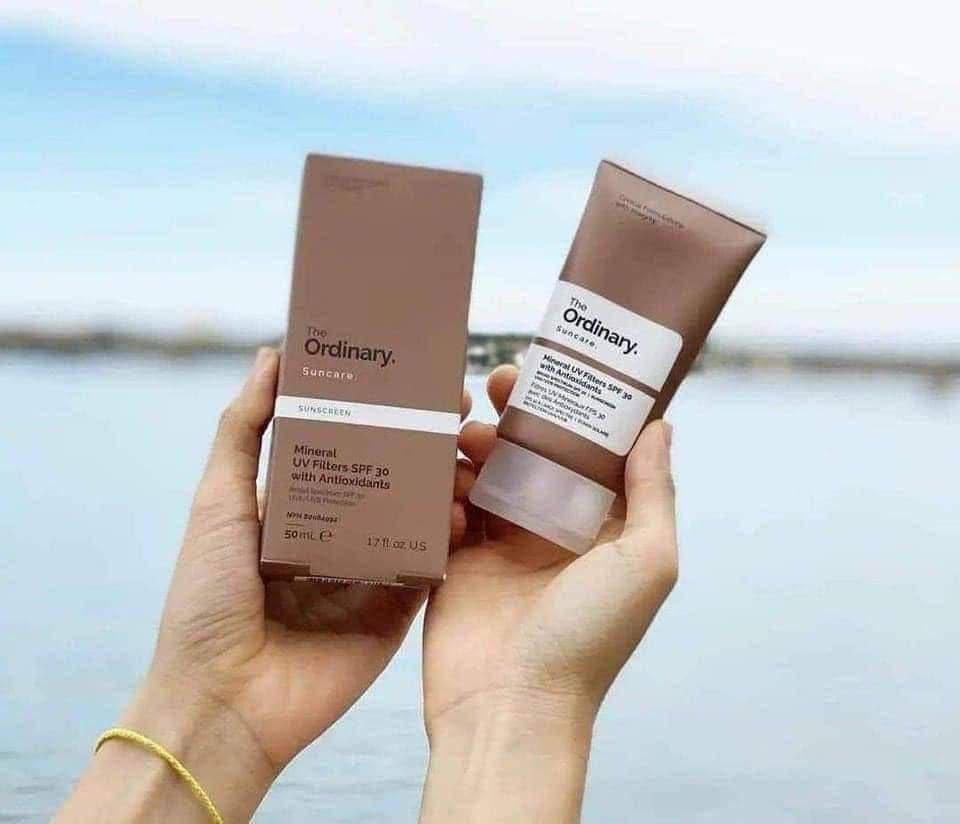 إذا تدورين على حماية يومية بدون ثقل وبدون دهون ✨
واقي ذا أوردينري هو الاختيار الصح لبشرة مرتاحة ومحميّة طول اليوم 💛

🌿 SPF 30 حماية عالية من أشعة الشمس
🌿 فلتر معدني لطيف على البشرة
🌿 بيه مضادات أكسدة تحمي من التصبغات
🌿 مناسب للبشرة الحساسة والدهنية
🌿 قوام خفيف وسريع الامتصاص

يحمي بشرتج من الاسمرار والبقع ويحافظ على نضارتها حتى بهالجو الحار ☀️

✨ ينحط قبل المكياج ويخلي البشرة ناعمة وثابتة
✨ يُعاد كل 2-3 ساعات حتى تبقى الحماية مستمرة

لا تطلعين بدون واقي شمس 👌
بشرتج تستاهل العناية الصح


**إذا كنت صاحب هذا الإعلان وتريد حذفه لأي سبب، رجاءا أرسل رسالة إلى الدعم الفني**