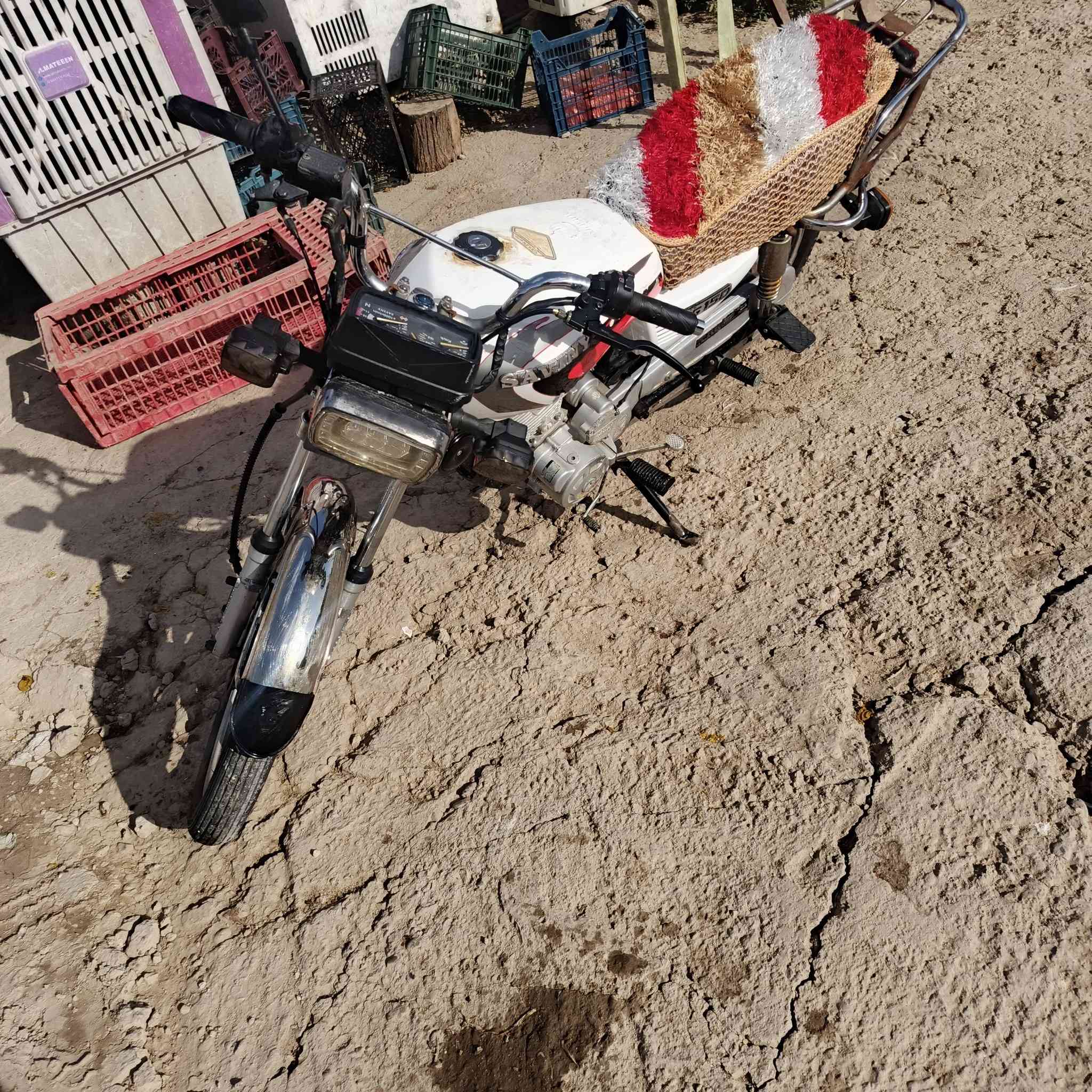 سلام عليكم سفانه ٢٠٢١للبيع محرك مامفتوح دراجة جاهزه من كلشي شغل وتطلع اوراق اصولي بابل الحمزه الغربي *********** السعر ٣٥٠وبيها مجال

