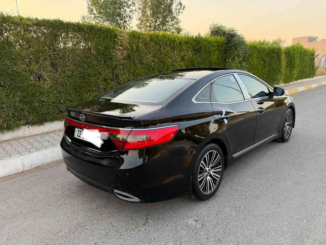 للبيع ازيرا موديل 2014 خليجي 
السعر (112)$
مواصفات vip فول 
مايحتاج اذكر مواصفات معروفه 
بيها بابين تبديل بلادي طرف السائق 
كير ومحرك شرط بدون عيب 
حجم المحرك 4 سلندر 2400 دوش 
رقم اربيل والسنويه والهزه كله جديد 
سونار مرفق مع صور 
مكان السياره كركوك 
*********** كركوك, العراق
