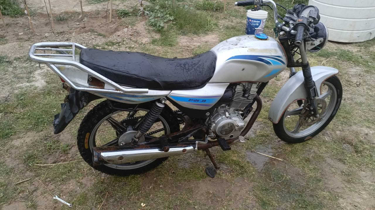 دايون عضم 2018 أوراق أصولية محرك مكفول كهربائيات شغالة  باتري جديد مكاني  حيدريه خان النص
*********** 
سعر ٦٥٠ أو بيها مجال
