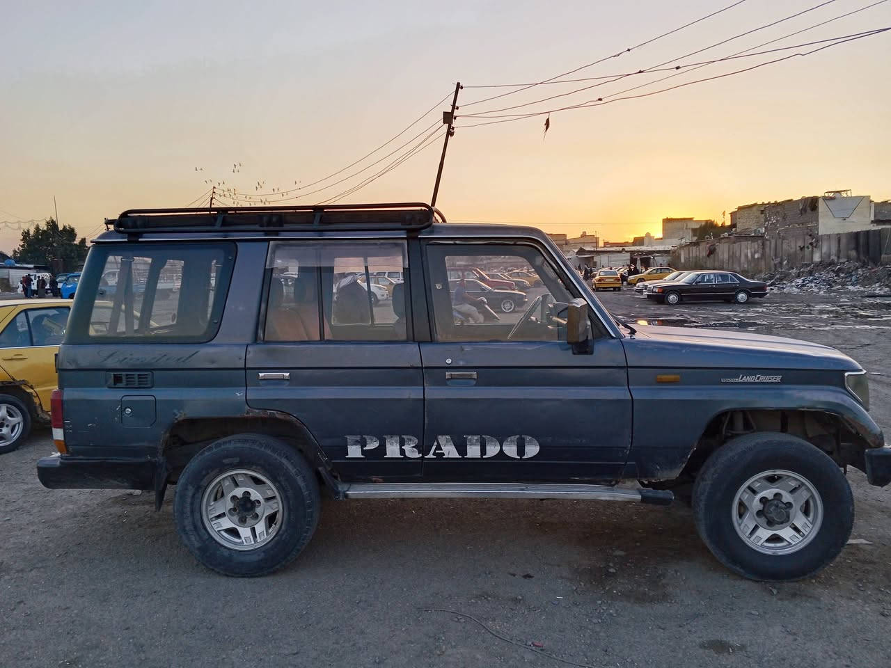 السلام عليكم لاندكروز برادو موديل 92 مكينه وكير في في تي رقم دولي بغداد باسمي دوشمه  وصدر جديد بيها خياسات بذيول عارضها 48وبيها مجال حك الجيه ***********
