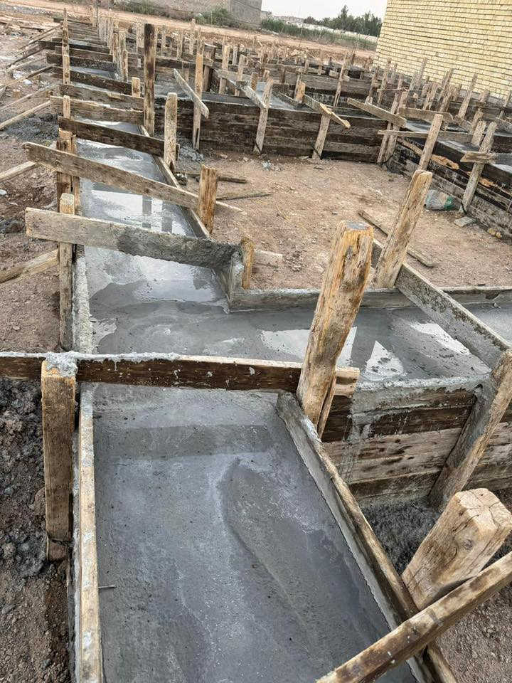 السلام عليكم 
قطعه ارض زراعي مساحه 250م
قرب محطه الصالح 
تبعد عن شارع العام 150م 
للاستفسار ***********
