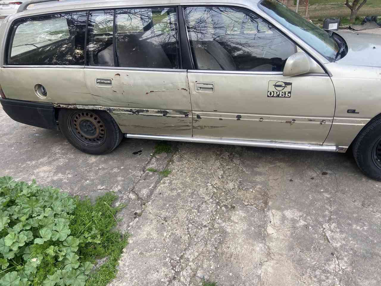 السلام عليكم
أوميغا موديل 1989 كير ومكينة شرط حجم المحرك 20 ،رقم كركوك مسطرة جديد باسمي شرط التحويل ،عنوان السيارة الموصل
رقم الموبايل ***********
