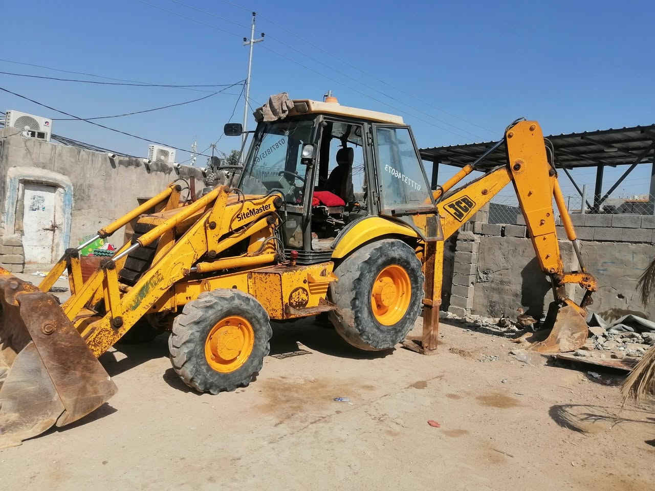 السلام عليكم حفاره جي سي بي موديل 1996 رقم بصره شرط التحويل حفاره جهزع العمل رقم *********** سعر100وبيه مجال
