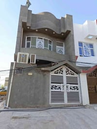 بيت للبيع في السلاميات 100م طابقين يحتوي على ثلاث غرف نوم واستقبال ومط...