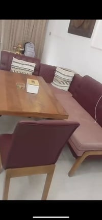 ميز طعام • مطبخ كامل • الطباخ شغال