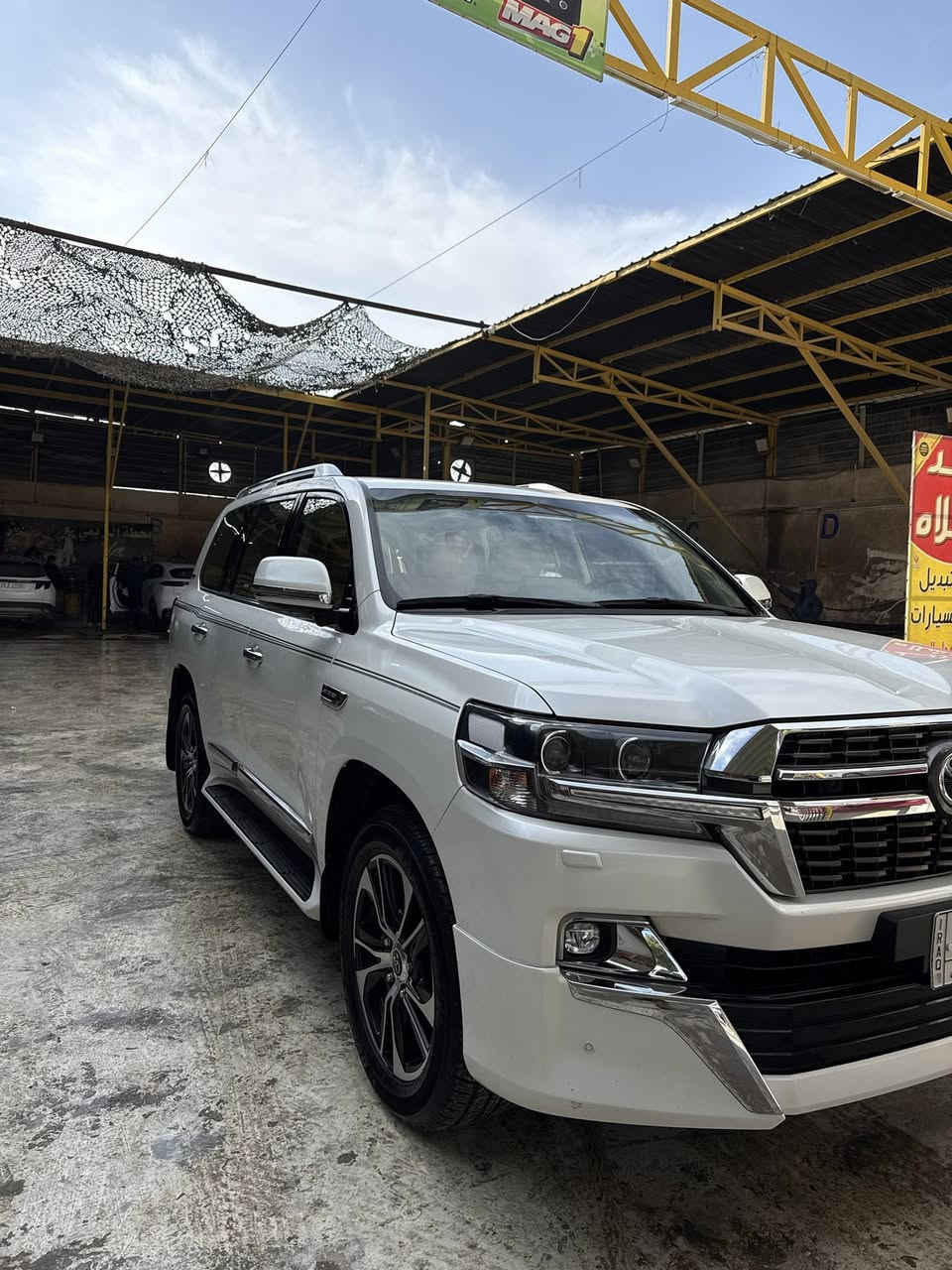 لاندكروز 2021 ساز باب اول وجناي لاندكروز يعرف الساز فول مواصفات 1/1
لون ابيض 

ماشيه 83 الف حقيقي 
 تايرات تخم بيه قبل شهر مشدود جدد السياره على ايد وحده من الشركه استعمال قليل جداً 

رقم بغداد السياره بأسمي وتحويل ثاني يوم 

محرك 6 سلندر 4000 
شاشات 3 
كشنتات كهرباء 
كامرات دوراه 360
ارضيه مغلفه جلد من الشركه
الداخل جلد ومغلف فوكا جلد اصلي شركه

السياره بوضع الزيرو 

مكان السياره الحله

مكفوله كفاله عامه من كلشي بستثناء طخه بسيطه بخشم الجاملغ الامامي جهة السايق مرجعها بارد ممبينه خلاص بس لازم اذكرها

السعر 600 يعني ست دفاتر وبيها مجال 

للاستفسار *********** ايضاً واتساب
