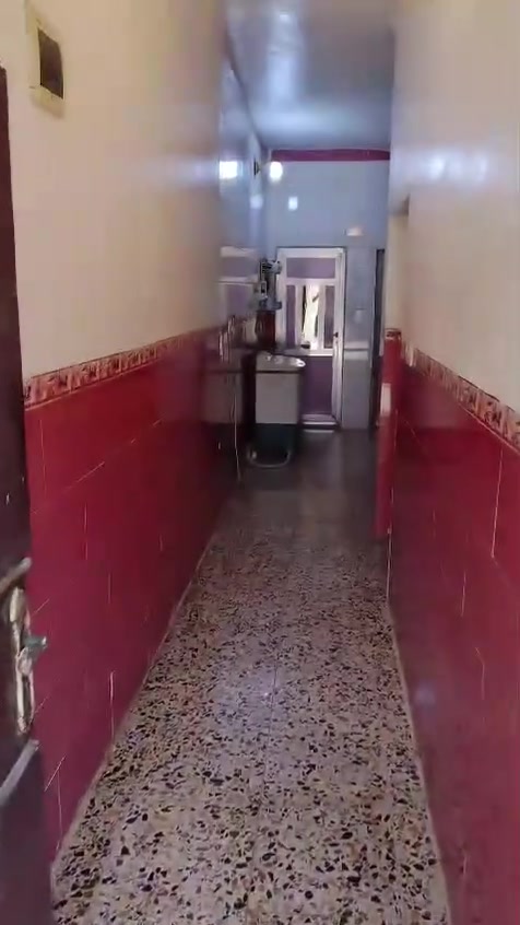 بيت ٧٥ متر واجه ٥ و نزال ١٥ واقع حال ٩٠ متر منطقه ٢٨ خلف محلات ابيش سعر ٦٠ مليون وبيه مجال بسيط  
رقم ***********
