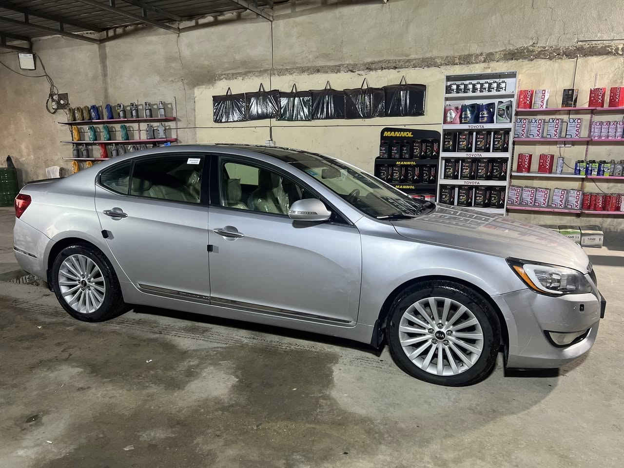 السلام عليكم شباب 
كيا كادنزا موديل 2013 خليجي 
سياره فول للخير 
جديده ما بيهه اي نقص 
كامله من كلشي 
ولا قطره صبغ 
بيهه بارد بلجاملغ الأمامي 
كير محرك صدر امامي خلفي تخم تاير كله كفاله 
السعر 125 وبيهه مجال 
الهاتف ***********
