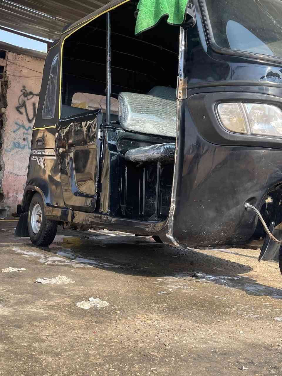 تيفي اس٢٠٢١شهر١٢محسوبه ع٢٠٢٢ رقم بغداد
تكتك بلاديه بس دوسه بيهن شويه صبغ اثر شخوط 
قطرت خياس ما بيه محرك خير من الله 
كهربيات كله شغال 
محوره صوت ودبل 
سعره ٦٦٠٠مكاني بغداد محموديه
***********
