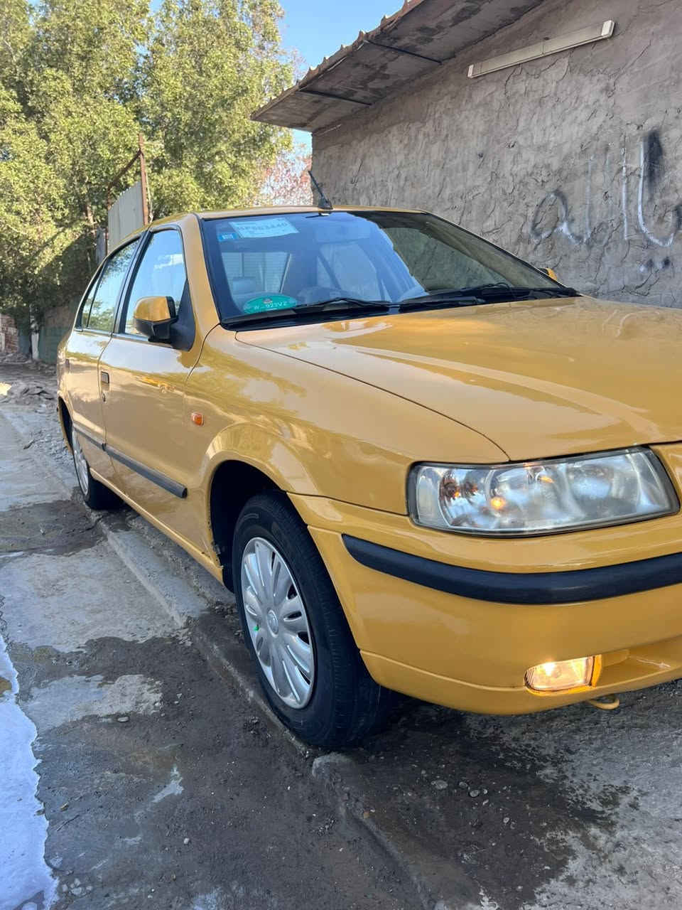 سمند 2012 
بيها بنيد مبدل
وجاملغ خلفي مصبوغ
مكان السياره بغداد 
الامين الثانيه
45 وبيها مجال 
***********
