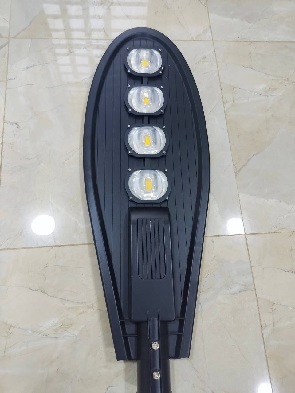 السلام عليكم 
بلاجكتور 200w 
السعر 60الف وبي مجال
***********
