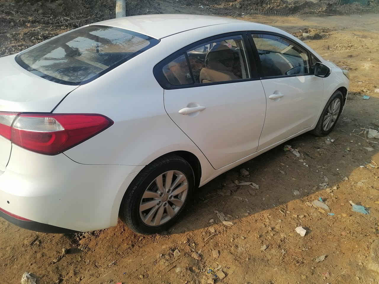 للبيع سيراتو رقم قادسيه بأسمي موديل ١٣ مكفوله من الفتح والتبديل ماعدا بارد شبر با جاملغ الأمامي  رشت صبغ جوه الرقم مال الجنطه تبريد ثلج  كير مكينه مكفوالات سياره جاهزه مكينه 1600 السعر 115 وبيه مجال للشراي  مكان الديوانيه رقم موبايل ***********
