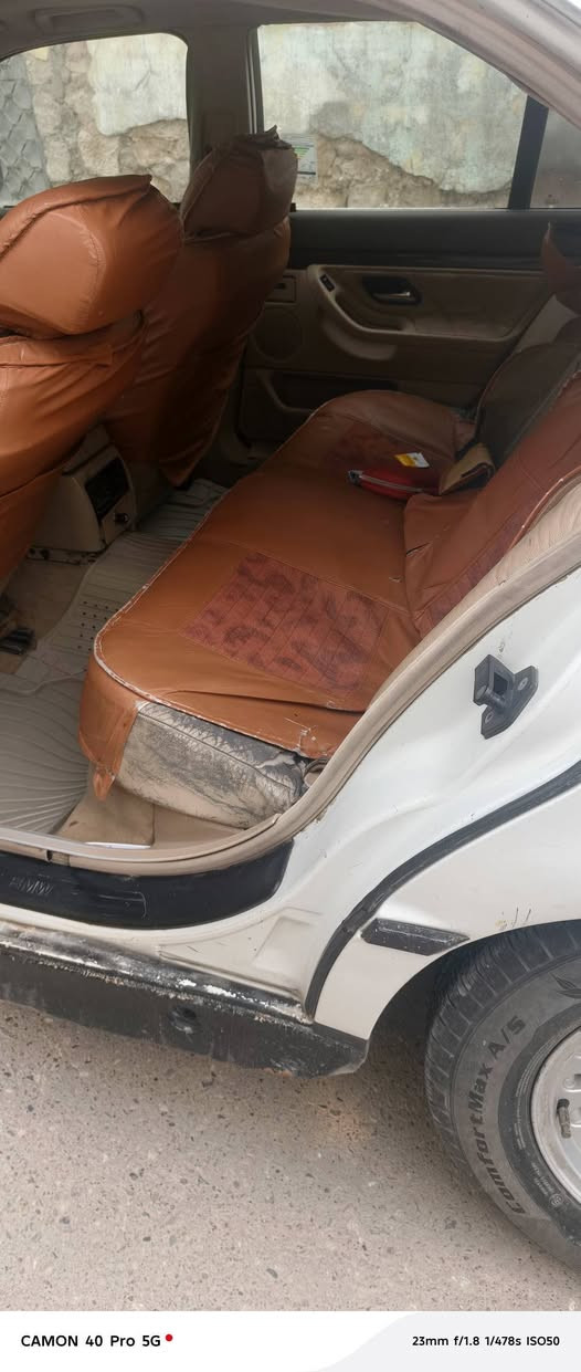 السلام عليكم سيارة كاسحة موديل ٩٥حجم ٧٣٠اصل سنويةوبليته سيارة صبغ شركة بيها لواحظ سيارة حدادية نضيف تواير نص عمر ناقص دوشمة فقط محرك كير بحالة جيدة بيع مستعجل سعر ٤٥ورقه بيها مجال بيع فقط مراوس ماترهم للاستفسار عالرقم بي واتساب) ***********
