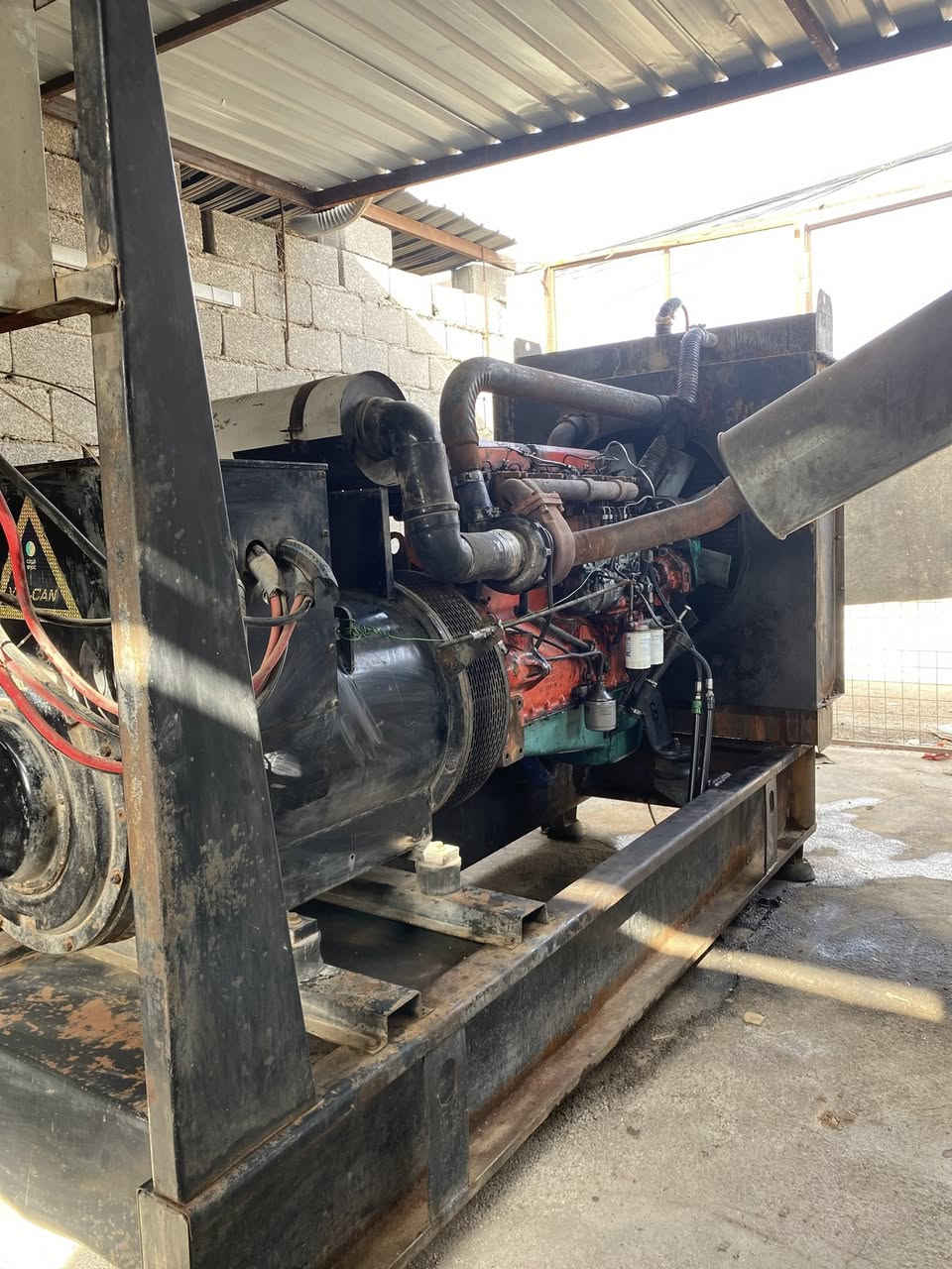 السلام عليكم من رخصه الادمن مولد سكانيا 113  275كيفي  تجي تحمل عليها لابخار ولاتنقيص ا
والعنده مولده رأسها 400 مراوس هم ترهم  
للستفسار تصل 
*********** 
***********
