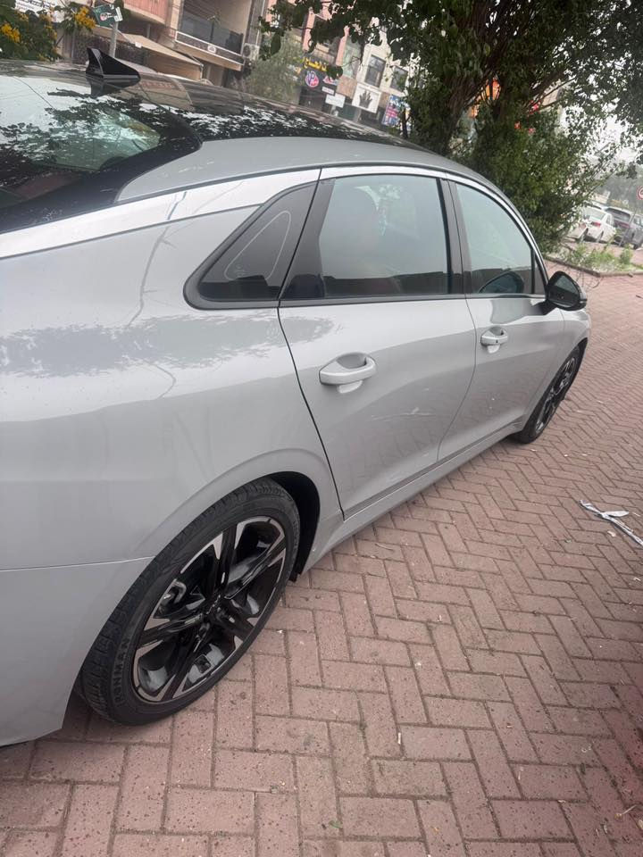 سلام عليكم كي فايف k5
موصفات جتي لاين 
فول على الاخير  موصفات بنوراما 
موديل 2022
1_الون  سمنتي 
2بصمه 
3 ماشيه50mi
4 داخل احمر 
5 كشنات هيترات
6 بصمه
5مثبت سرعه
6نضام ABS
7مانع انزلاق
8حساس  اطارات 
9بك لايت لد
10شاشه كبيره لمس
11كامره دواره
12كشافات اماميه 
13شاشه عطال 
14ويا كروم 
15ردار جانبيه 
16مراقبه نقطه العمياء 
17ردار الخطوط البيضاء  ردار امامي وخلفي وجوانب السياره 
18شاير  با المري 
19كشنات جلد احمر
20مقعد ساق كهرباء 
21الايت ثلاث عدسات +ليد 
22نضام قياده خمس وضعيات 
23 توقف ذاتي
24بلوتوث +usb+auX
25 تحكم ستيرن مع تدفئه بالستيرن 
26كير اوتو +عادي 
27الخريطه 📍
28صندوق كهربائي
 29 زنود + ليد 
30نوتو هولد
31التشغيل عن بعد 
‏AUTOHOLD   32
33تصميم خارجي رياضي 
34نضام المحلاحه
35مصابيح الخلفيه LED
36مصابيح ضباب LED
37محرك تيربو 1600

تشغيل عن بعد قيادة ذاتيه اربع قيادات بيها 
صور الحادث مرفقه مع الصور
رقمي ***********
مكاني بغداد الاعضميه
السعر
180 
 وبيها مجال لشراي 
رقم معوقين بغداد /وكاله عامه بأسم المشتري
