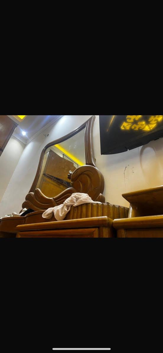 السلام عليكم غرفه للبيع كسر مابيه عايزه بس صبغ سعره 800 وبيه مجال ماني سيف سعد هاذا رقمي *********** مامتواجد على الفيس
