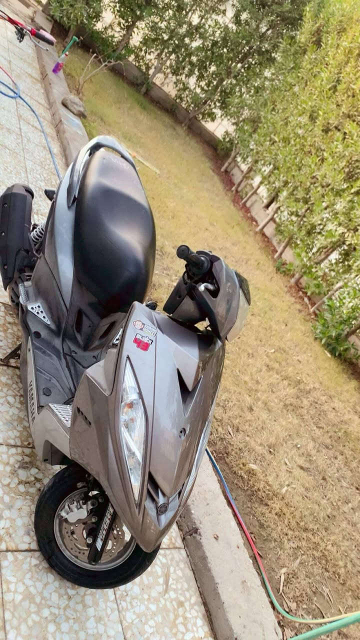 السلام عليكم شباب GTRللبيع دراجة خير من الله بس الكفر الامامي مبدل بيهة الدراجة كاملة مكملة بيهة سستم صوت شلعة ومعدل يخبلن السعر واحد ومية وبيهة مجال للشراي مكاني البياع تقاطع درويش***********
