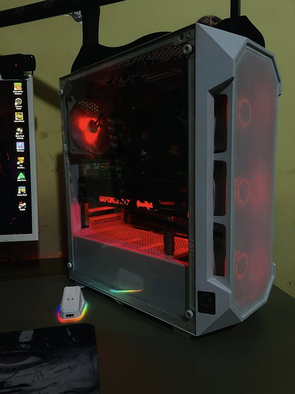 بيسي جيمينج للبيع مواصفات
كارت الشاشة 3070ti palt gam rock
معالج razan 5 5600x
تبريد ستوك 
رام 16 3200
بورسبلاي براند عالي جدا و بور قوي 750 واط 
تخزين hdd1000
ssd 256
Ssd120
M.2 120
أربع هاردات
كيس أربع فانات ارجي بي متغير التجميعة محترمة و القطع كلها براندات عالية و ماكو عنق زجاجة  و التجميع احترافي مرتب سعر التجميعة مليون و ١٥٠بي مجال للشراي التجميعة نضيفة و درجة حرارة الكارت و المعالج مستقرة و طبيعية 
التجميع بيع مستعجل ضمان فحص
*********** مكان بصرك تنومة

