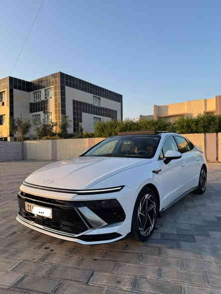 السلام عليكم 
للبيع هيونداي سوناتا 2024 خليجي
فول مواصفات 1/1
ماشيه 10الف فقططط
مكفوله كفاله عامه 
فتحة سقف بانوراما
بصمة دخول ذكيه 
انارة ترحيب عند الوصول للسياره 
تحكمات ستيرن فوول
2قطع تبريد 
كراسي كهرباء 
شاشه متصله 
شاحن واير لس 
مخارج تاب سي 
حساسات امامي خلفي 
كامره دواره 
مري جانبيه كهرباء 
اناره داخليه LED
سستم صوت 8سماعات 
فول ايرباكات 
داخل قرميدي 
دشبول مطعم كاربون فايبر 
شفتات ستيرن رياضي 
اوتو هولد
انضمة قياده 
بردات. جانبيه 
اريل نفكيشن 
اناره اماميه LED.
السياره رقم بغداد تحويل مباشر 
رايده ب$25800 وبيه مجال الي يشوف السعر ميناسبه الله يرزقه بالاحسن.
‭0777 058 6388‬
