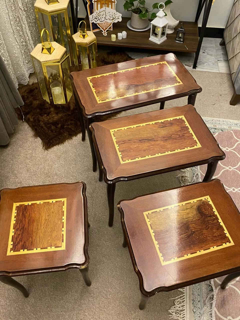 السلام عليكم من رخصه الأدمن 
ميز طعام مع 6 كراسي
مع 4 طبلات مع مرايا للبيع 
السعر 225 مع مجال بسيط
العنوان فلوجه للتواصل 
***********
