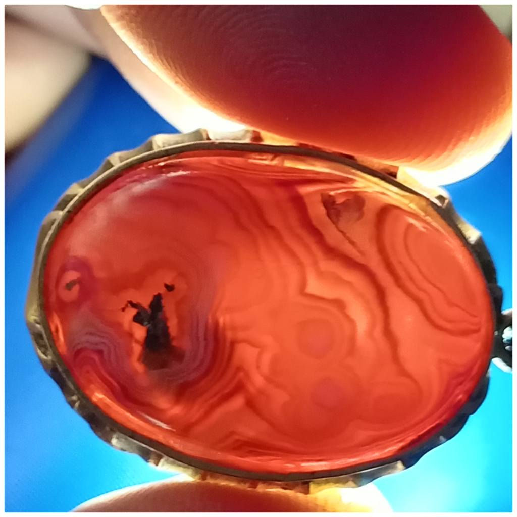 نوادر الحجر الداودي الاحمر مصور رباني داير القلاده نحاس العنوان ناصرية السعر على الخاص رقم الهاتف *********** ناصرية, ذي قار
