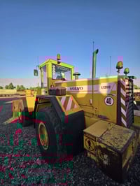 للبيع - بۆ فرۆشتن   ——————— شفل : VOLVO حجم : L120C مودیل :1999 ——————...