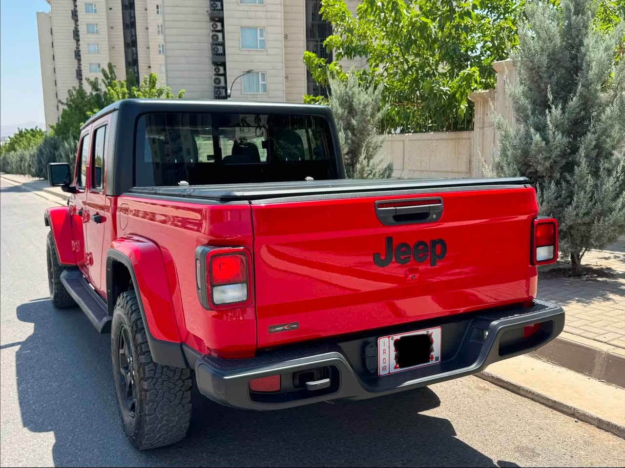 Jeep Gladiator
موديل 2023 
محرك v6 3.6 
شاشه - كاميرا - تحمات ستيرن 
دبل اكسل 4*4 
لايتات عدسه بك لايت lid 
ماشيه 35 الف ميل 
عليه تايرات نص جبلي جدد 
رقم الشاصي والسونر موجود 

صبغ   باب + جاملغ + بنيد
ايرباك طاك وراجع بلادي شركة 

السياره رقم كاتى تترقم شمالي باسمك  
سعر  205 ورقه بدون رقم 
سليمانيه  📍
هاتف 📱 ***********
