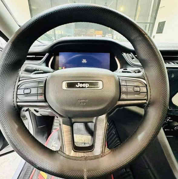 جيب 2021 للبيع 
مواصفات limited 4x4 
السيارة ماشية 60 الف ميل 
ضررها خفيفي بدون ايرباك  
السونار مرفق بالصور 
داخل جلد 7 راكب كشنات منفصل vip 
كير محرك كهربائيات بشرط 
السعر 310 وبيها مجال بسيط
مكان سيارة موصل 
متواجد على الفيسبوك 
او اتصل ***********
