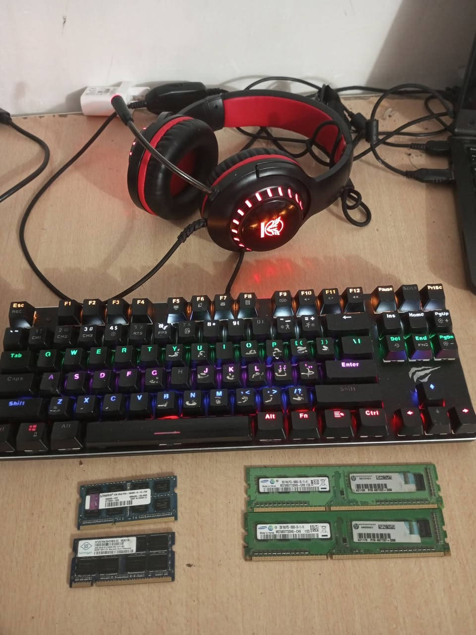 عندي غراض كيبورد ضوئي ميكانيكي RGB شركه زينه
سماعات RGB هم زينات 
رامات لابتوب DDR3 4GB كنج ستون
رمات سستم كيس 4GB 1333hz
عندي كارت RX 550 4GB مني صغير شغال 
ل يريد شلع كلهن احسبهن بنص قيمه 
مكاني نجف


**إذا كنت صاحب هذا الإعلان وتريد حذفه لأي سبب، رجاءا أرسل رسالة إلى الدعم الفني**