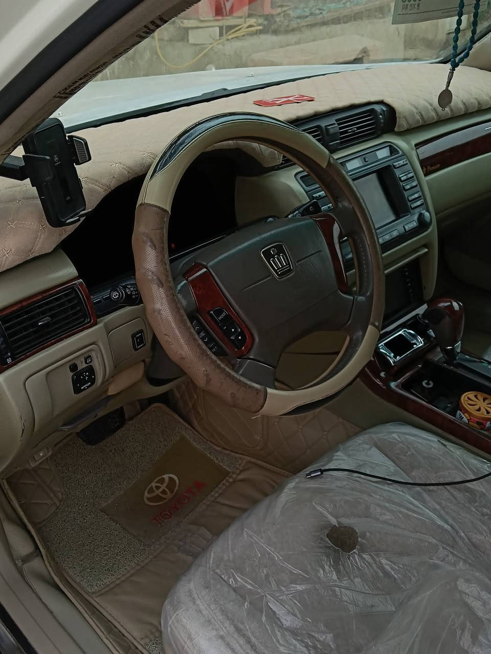 ملكة ديفور الجبير 4 دكم تبريد خلفي ثلاجة مثبت سرعه تحكمات ستيرين
مكفولة من ظربة وكصه واصوليات 
رقم نجف بأسمي شخصيا مكاني نجف 
السيارة جديدة وجاهزة كير مكينة حدادية تبريد كله جديد 
الاستفسار اتصل ***********
