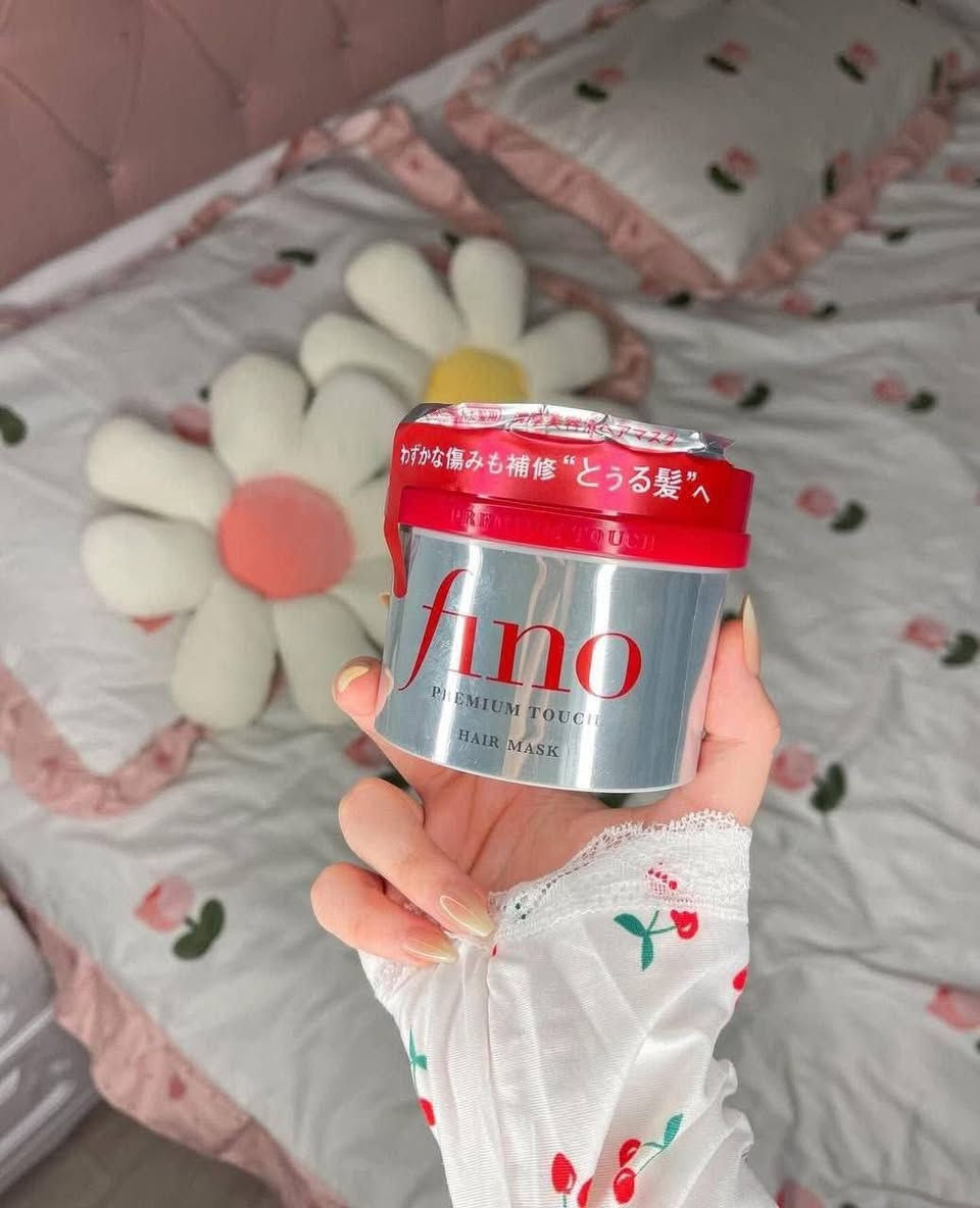FINO PREMIUM TOUCH HAIR MASK
‎ 😍  الأصلي ياباني ماسك معالج فينو للشعر 
يحتوي على 7 مكونات ثمينة لإصلاح الشعر التالف والمتضرر يغذي الشعر ويعيد بناءه من الجذور 🥹 
حتى الأطراف يحسن لمعان وقوة الشعر ويرطب بشكل مكثف ❤️
يعالج النفشة وتقصف وتكسر الشعر مثالي للشعر المصبوغ والمُعالج بالحرارة🌸
حجم 230g ‎
صنع في يابان الأصلي 💯
متوفر توصيل .


**إذا كنت صاحب هذا الإعلان وتريد حذفه لأي سبب، رجاءا أرسل رسالة إلى الدعم الفني**
