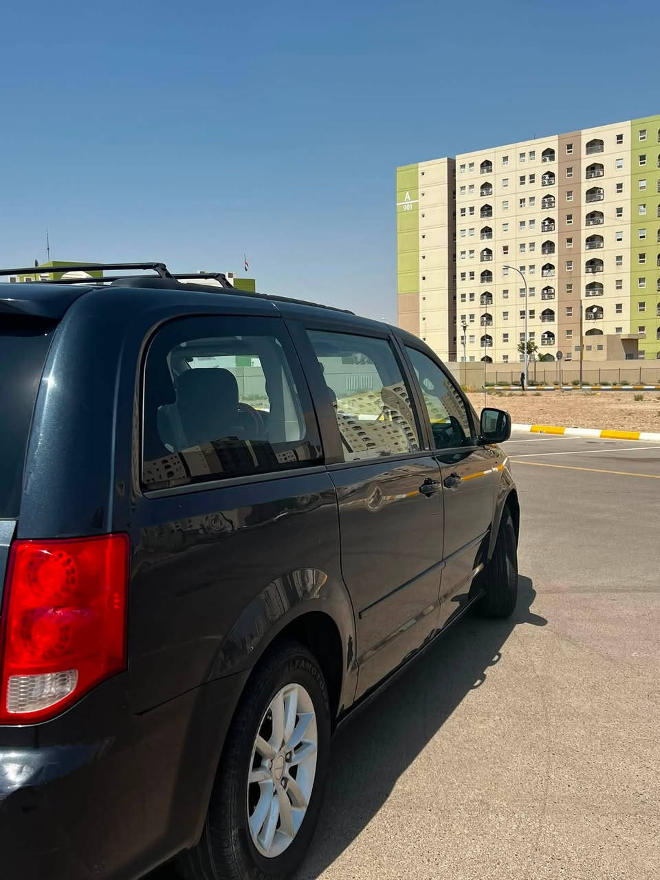 السلام عليكم سيارة دوج كرفان للبيع موديل 2014 فول موصفات فول كهرباء تبريد ٣قطع مكينة وكير مكفولة سونر مرفق بل منشور سعرها 120 وبيه مجال بسيط لتواصل هذا الرقم *********** مكان بغداد
