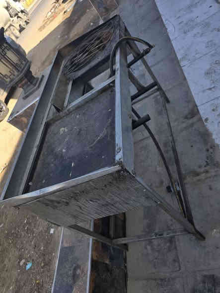 غراض مطعم ابيعهن شلع كلهن مليون ونص بدون عمله اقرأ التفاصيل
طاولة طعام مرمر تركي بدون كراسي عدد 12
طباخ سل ستيل شغال بس يرادله ادامه
سنك ايطالي 3احواض
عدة شاي مثل ماموضح بالصوره 
براد نضيف تجميد بي نتله يحتاجله فقط ماطور
رفوف سل ستيل عدد2
مكانهن قضاء الفجر ***********
