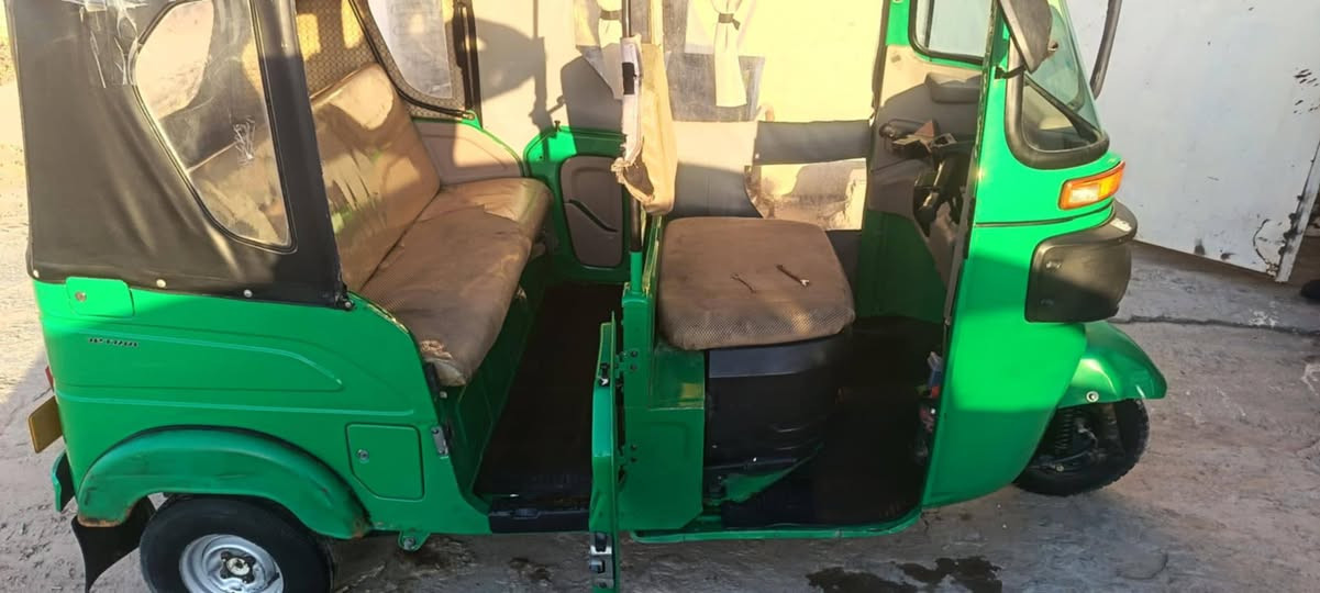 السلا م عليكم تكتك باجاج للبيع مكينه مكفوله التكتك مصلحه الدوس مالته سعره ب٩ وبيه مجال العنوان بغداد المحموديه ***********/ ***********
