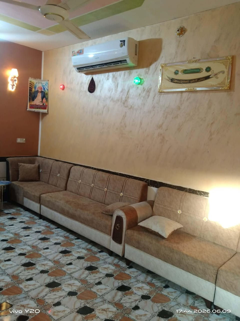 بيت   للبيع 

المساحه -100م 
السعر- 140
العنوان- الاسكان الصناعي قرب مدرسة الحمزه 
تفاصيل البناء -طابقين مسلح  حديث 
ط1 - غرف   +صاله+صحيات مطبخ+استقبال
ط2 - غرف عدد2+صاله+ صحيات

للمزيد من المعلومات يمكنكم التواصل معنا 
على صفحة الفيس بوك ( المثنى للعقار) 
او الاتصال على الرقم التالي 
ابو سيف  ***********
*********** 
للمزيد من العروض الدخول على الرابط
https://web.facebook.com/groups/353423759199621
او قناتنا على اليوتيوب
https://youtu.be/wNJnyaBvaoU ناصرية, ذي قار
