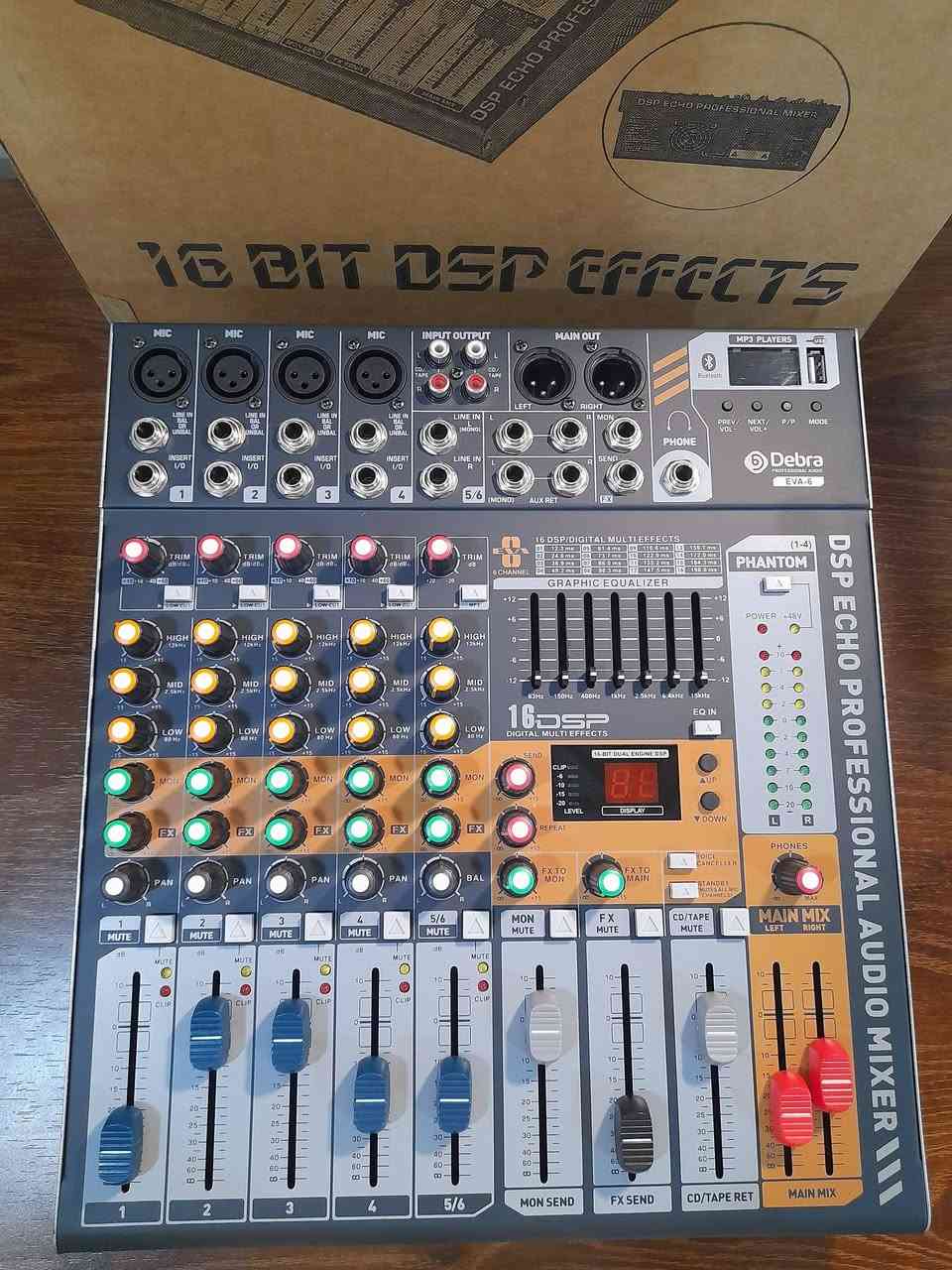 يا الله 
قطعة لا تتكرر دائماً 

📢          مكسر الصوت الاحترافي 
  (   Debra Audio EVA-6  )            

هذا المكسر عبارة عن منصة هندسة صوتية وماسترنك 
اكثر من كونه مكسر ،
يجمع بين المتانة وجودة التصنيع،
 والحداثة في عالم الصوتيات 

مكسر + كرت صوت احترافي  + مشغل بلوتوث
 + معالج مؤثرات صوتية احترافي 

🔥أهم المميزات  🔥

●  تسجيل الصوت الذي على المكسر بكامل المؤثرات 
تسجيل خام ،
من خلال وضع فلاش او الرام في المنفذ المخصص 
ويتم التسجيل بصيغة mp3

● يحتوي على كارت صوت احترافي 
يمكن ربطه بالحاسوب عن طريق منفذ usb واستخدامه في برامج التسجيل 

● زر تصفية الصوت: 
يقوم بقص الترددات المخفظة مثل صوت الهواء
وضجيج المكيفات واهتزاز المايكروفون .

● يحتوي نوعين من الايكولايزر: 

1 _ جنل ايكولايزر :  
وهو مخصص لكل ميكروفون على حدة
وظيفته: تعديل خامة صوت القاريء .
في ترددات صوته المخفظة والمتوسطة والعالية 

2 _ الكرافيك ايكولايزر :   
وظيفته  التأثير على خامة  الصوت النهائي
 مع المؤثرات المدمجة 
الخارج من المكسر  للسماعات الكبيرة.

●  زر ازالة صوت القاريء في القصائد وبقاء التوزيع والايقاع الخاص بالقصيده 
يتم تفعيله عند نشغيل قصيده من خلال البلوتوث او الفلاش 

● زر (ستاند باي ) 
لأسكات جميع المكروفونات دفعة واحدة دون الحاجة لانزال مستوى السلايدرات واحدة تلو الاخرى 

مع وجود زر كتم مفرد لكل جنل 

• ​ : PFL
 ميزة استماع الصوت في سماعة الأذن قبل رفعه للجمهور. 

(خاصة بمهندس الصوت او الشخص المتحكم بالمكسر )

● سلايدر للتحكم بصوت الخارج للسماعات اليمين واليسار (الموجهة للجمهور )
 لكل جهة سلايدر لليمن ولييسار 

● سلايدر خاص بسماعة المونتر (سماعة المراقبة )
mon send 
الي تكون باتجاه القاريء 
والتحكم بمستوى المؤثرات الداخل عليها 
حتى يستمع القاريء لصوته الطبيعي ولاتشوش المؤثرات على ادائه
 (مثل وجود مؤثر تكرار الكلمات بنسبة عالية )
يتم خفظ المؤثرات فقط من جهة سماعة المراقبة 
الي تكون باتجاه القاريء 

● معالج المؤثرات الرقمي dab 16 

يحتوي على 16 مؤثر صوتي  جاهزاً
 (من صدى القاعات إلى تكرار الكلمات اي الريفيرب ) 

مع شاشة رقمية لعرض رقم المؤثر 
مع أزرار التنقل بين المؤثرات
والاختيار من بين 16 اعداد جاهز للمؤثرات الصوتية

● خاصية الريبيت : 

تحكم اكثر بتكرار الكلمات من خلال الزر المخصص لها 
(مفيد لمجالس الشور )

● خاصية المؤثرات بتقنية السيند : 
(Send)

خاصية السيند لها ازرار دوارة وسلايدرات في هذا المكسر ،

وظيفتها كالاتي 
 لا تضع المؤثرات مثل الصدى وغيره
 على الصوت مباشرة وتؤثر على ملامحه ،
وانما يكون المؤثر بمحاذاة الصوت ، 
ويتم التحكم بمقدار دخول المؤثرات على الصوت 
من خلال السلايدر ،
وهذه هي الخاصية المستخدمه  في الاستوديوهات الاحترافية 

سعر الجهاز : 160


**إذا كنت صاحب هذا الإعلان وتريد حذفه لأي سبب، رجاءا أرسل رسالة إلى الدعم الفني**