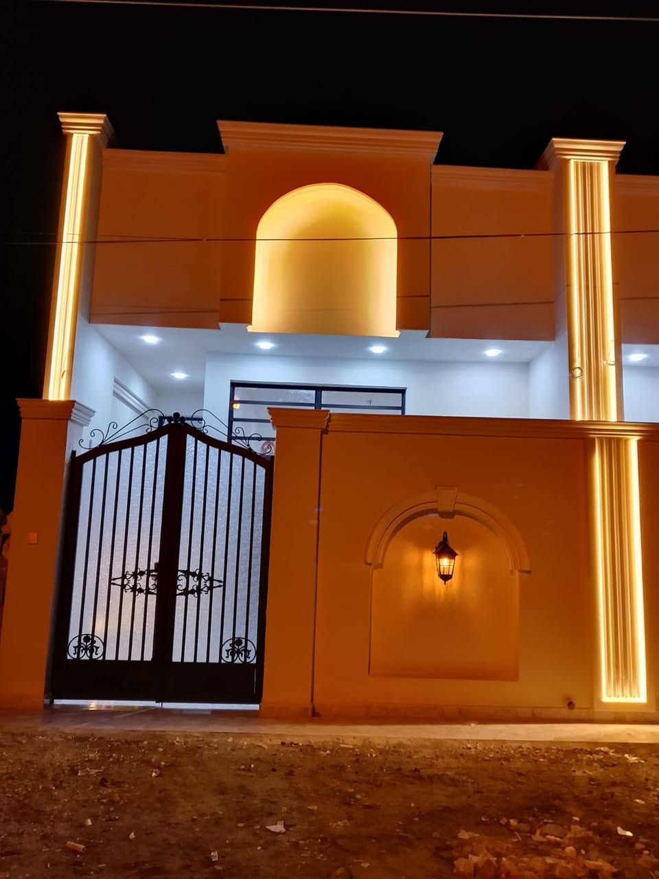 اللهم صل على محمد وآل محمد الطيبين الطاهرين 
مشتمل للبيع زراعي مشمول بالتطويب مرقم من البلديه في حي الخضراء مقابل المعارض المساحه ١٠٠م ٥×٢٠ خدمات كامله عرض الشارع ١٢ متر  يتكون من استقبال ومطبخ وصاله وغرفه نوم وصحيات خارجيه داخليه وبيتونه بكد الصاله الجوه تصير غرفه بناء حديث درجه أولى جاهز للسكن اي استفسار الاتصال ع الأرقام 
***********
***********
