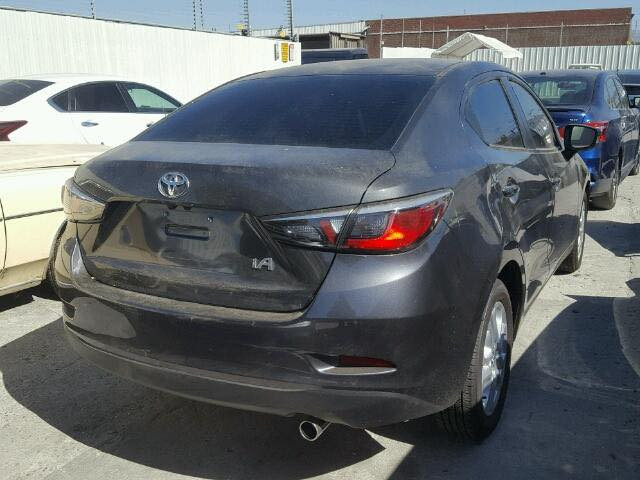 تويوتا  يارس أمريكي 2017 بصمه 
صبغ قطعه وحده  حادثها فقط طبله الويل صوره السياره واضحه ماشيه 45000 فقط 
سياره نضيفه كلش رقم ديالى محرك 1500
سعر 105$ 
***********
