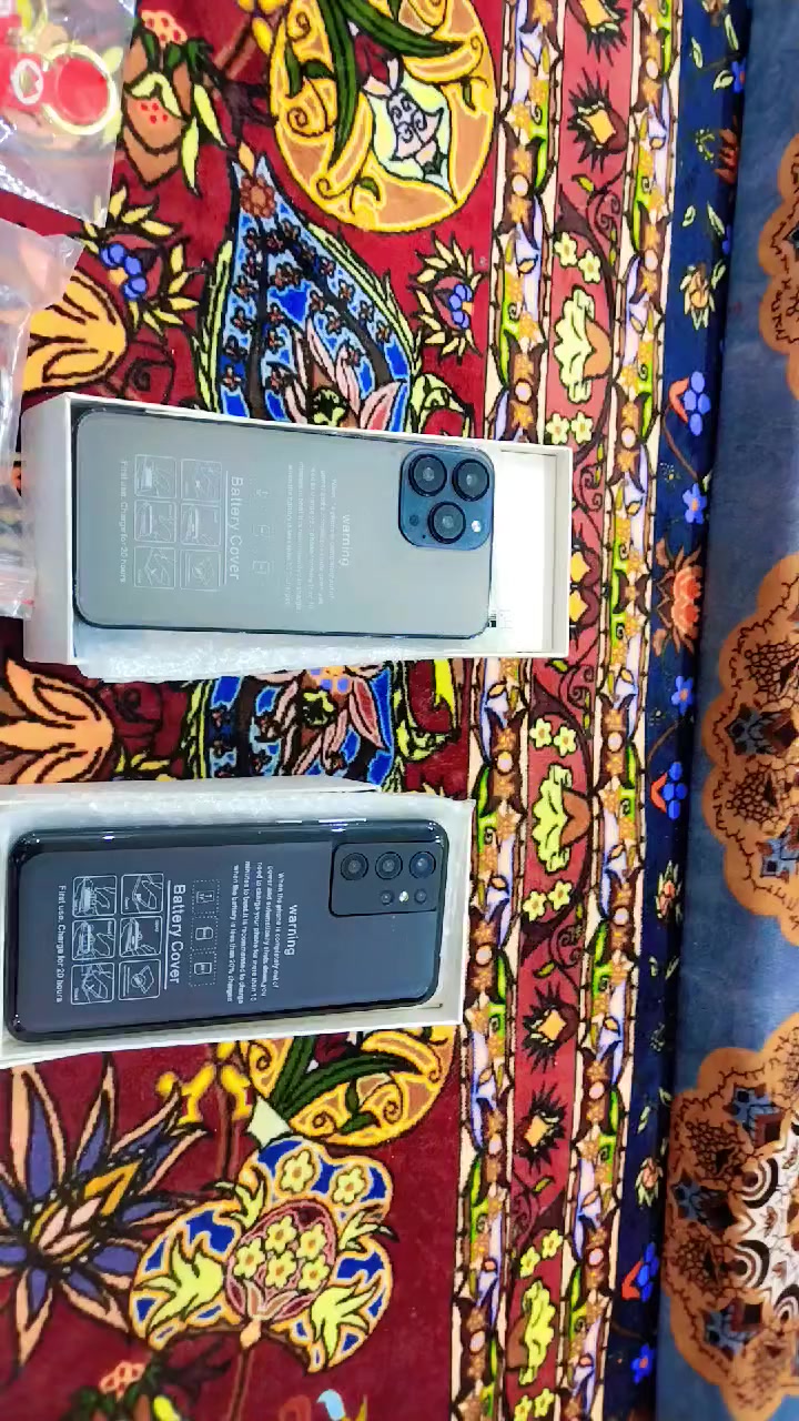 سلام عليكم عندي غراض للبيع كلهن واضحات كدامك والله وصليه اربودات اصليه وكامره اصليه وحده منهن سحريه اجهزه تلفونات كلهن شغالات بلباكيت وياهن كيبل وراسيه يعني كاملات للبيع لي يريدهن يجي خاص او هاذه رقمي *********** مكاني رمادي تصفيت محل
