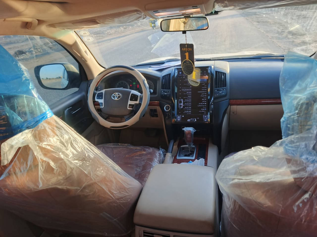 السلام عليكم
لاند كروز 2014 لون صدفي رقم اربيل
سياره جديده مكفوله عدا بيه رشه بالدعاميه فقط
6v  كير ومحرك مكفولات كفاله عامه
حداديه جديده سياره ماتصرف عليه لْـۆ ربع
تحويل مباشر 
مكان السيارة / بابل / ناحيه الشوملي
للاستفسار /***********
السعر 380$ وبيه مجال لشراي
